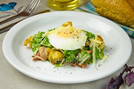 Салат с сухариками и копчёной курицей Салат с сухариками и копчёной курицей
