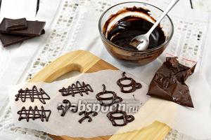 Фото совета Как сделать шоколадные узоры для украшения десертов