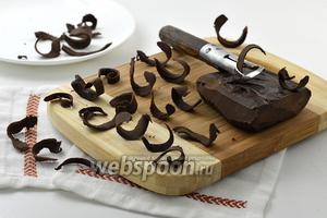 Фото совета Как сделать шоколадную стружку