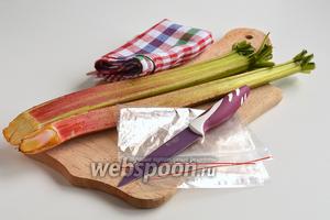 Разделение ревеня на порции