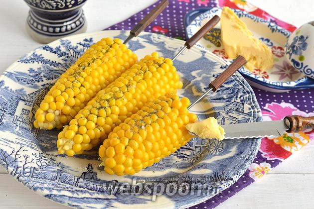 Как и сколько варить кукурузу в початках в кастрюле