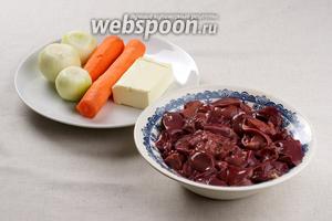 Для паштета из куриной печени нам понадобится куриная печень, репчатый лук, морковь, сливочное масло и специи.