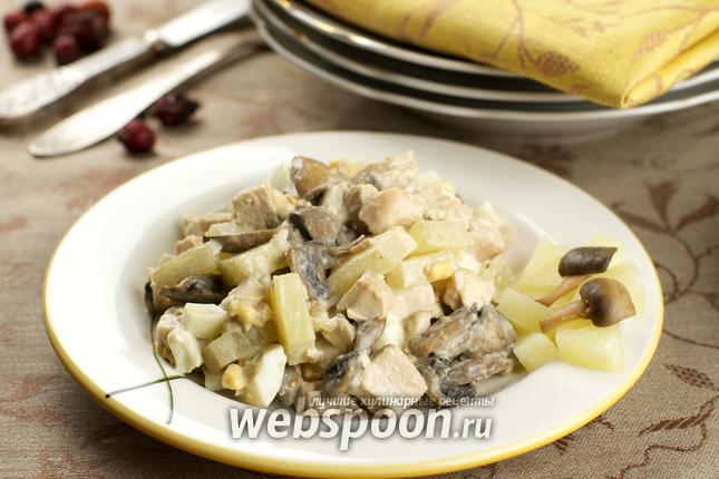 Фото Тёплый салат с курицей и ананасами