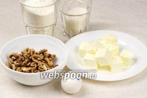 Основные продукты для приготовления печенья «Курабьедес»: мука, сахарная пудра, яйца, грецкие орехи. Сливочное масло должно быть комнатной температуры.