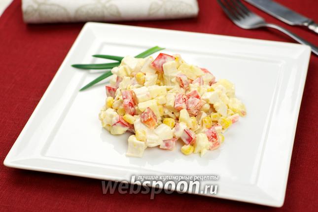 Фото Салат с крабовыми палочками кукурузой и яблоками