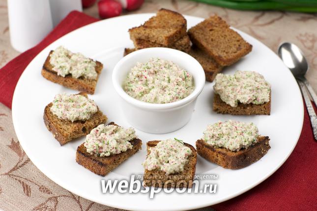 Фото Тосты с редисом и сметаной
