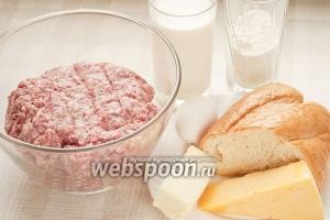 Для приготовления котлет возьмите: фарш, лук репчатый, яйцо куриное, батон, молоко, молотый перец, соль.