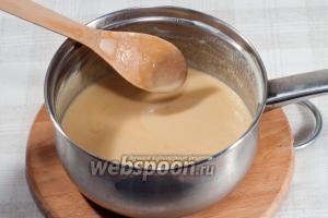 В результате у вас получиться карамель, не слишком густая, так как нам её предстоит «мучить» дальше.