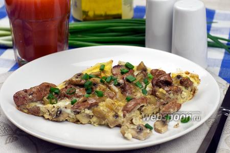 Фото рецепта Омлет с грибами и куриной печёнкой