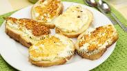 Фото рецепта Горячие бутерброды с брынзой и яйцом