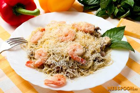 Фото рецепта Спагетти с морским коктейлем