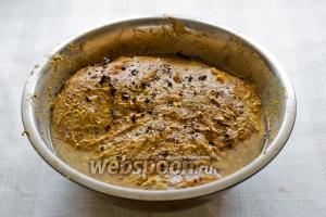 Теперь кладём мясо в глубокую посуду и немного заливаем водой. Маринад готов. Отправляем говядину мариноваться в холодильник минимум на три часа.