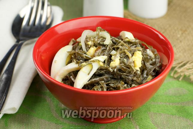 Фото Салат с морской капустой и яйцом