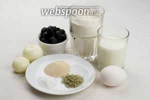 Для приготовления фугаса возьмём муку, молоко, лук репчатый, оливки, оливковое масло, сухие дрожжи, розмарин.