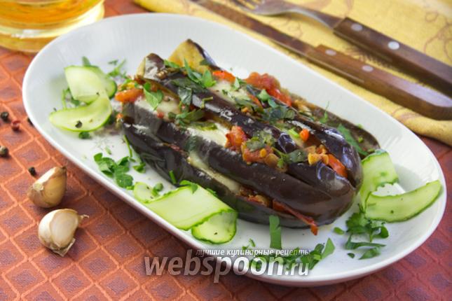 Фото Баклажаны с моцареллой и овощами на сковороде