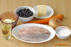 Для приготовления салата нужно взять зерновую цветную фасоль, куриное филе, твёрдый сыр, крупную луковицу, морковку, растительное масло, майонез и соль.