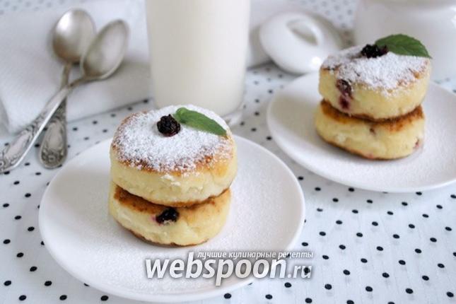 Фото Сырники с манкой и вяленой вишней