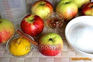 Для приготовления варенья понадобятся кисло-сладкие плотные яблоки, сахар, вода, лимон, ром и корица (лучше палочками, но сгодится и молотая).