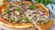 Фото рецепта Пицца с белыми грибами, пармезаном и фиолетовым луком