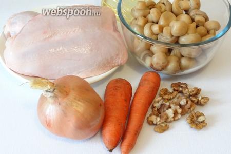 Для приготовления салата нам потребуются куриное филе, грибы (у меня маринованные шампиньоны), морковь, лук, масло растительное, орехи грецкие, соль и перец.