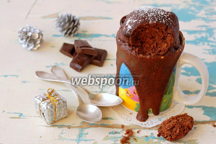 Фото Кофейно-шоколадный кекс в кружке в микроволновке