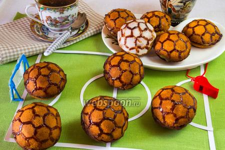 Фото рецепта Печенье «Мячи Евро 2012» с заварным кремом