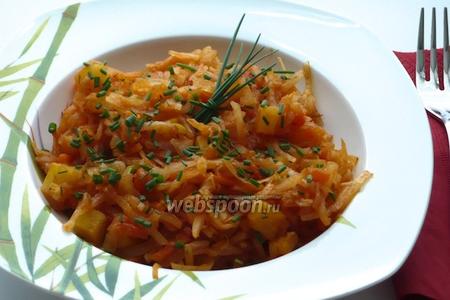 Фото рецепта Капуста тушёная с картофелем и томатом