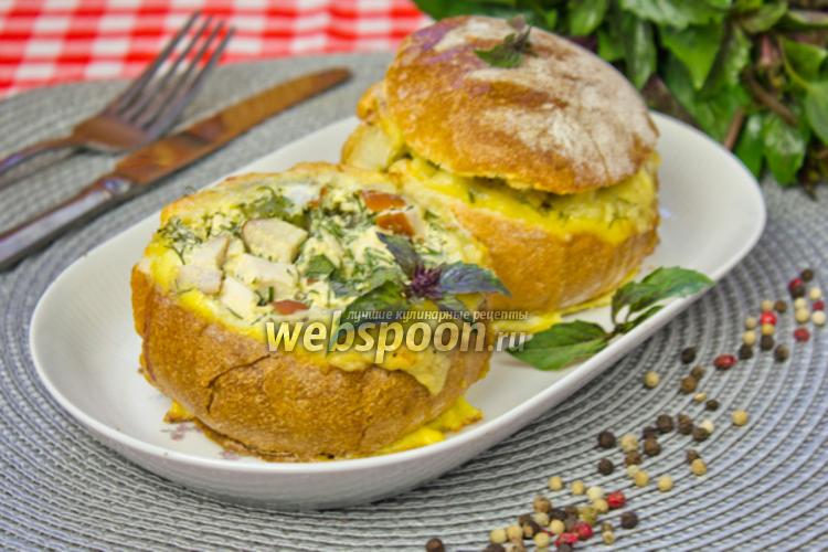 Фото Булочки с копчёной грудкой, яйцом и сыром