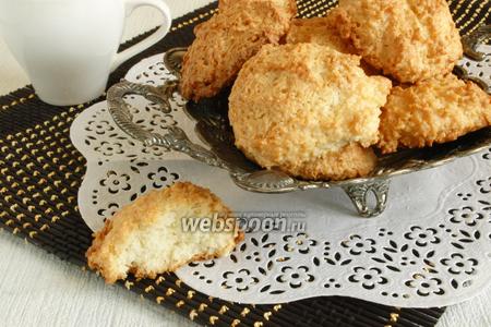 Фото рецепта Белковое печенье с кокосовой стружкой