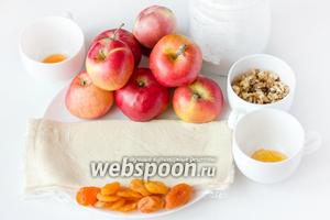 Для приготовления этих чудесных яблок в тесте нам понадобятся такие продукты: не крупные сладкие крепкие яблочки, слоёное дрожжевое тесто, ядра грецких орехов, жидкий мёд, яичный желток для смазывания, сахарная пудра, курага.