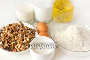 Для приготовления ореховых блинов нам понадобятся такие продукты: очищенные и прокалённые в духовке или микроволновой печи грецкие орехи (140 г в уже очищенном виде), сливки жирные, молоко, куриные яйца, пшеничная мука, сахар, масло подсолнечное рафинированное, сода.