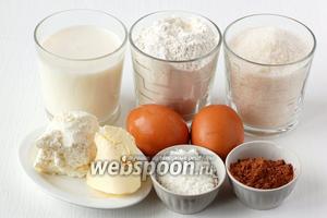 Для приготовления шоколадных кексов с творожными шариками нам понадобится мука, сахар, яйца, масло сливочное, творог, какао, молоко, кокосовая стружка, разрыхлитель.