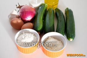Для приготовления вам нужны цукини, мука, тёртый сыр Пармезан, молоко, лук, чеснок, яйца, соль и оливковое масло.