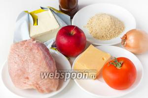 Для приготовления вкуснейшей запеканки нам понадобится индюшиное филе, сочное твёрдое яблоко, помидор, репчатый лук, твёрдый сыр, сливочное масло, панировочные сухари, соль и чёрный молотый перец.