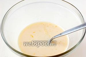 Поместить посуду со смесью в микроволновую печь на 1 минуту при максимальной мощности. После этого хорошо перемешать.