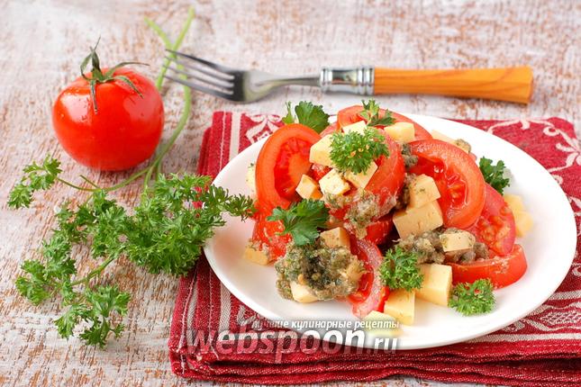 Фото Салат с помидорами и ореховой заправкой