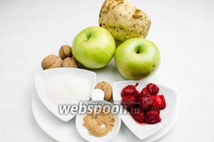 Чтобы приготовить такой десерт, нужно взять яблоки, корень сельдерея, орехи грецкие, клубнику мороженую, сахар, корицу, воду и лимонную кислоту.