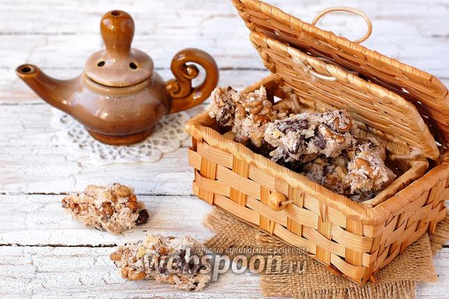 Фото Печенье с орехами, шоколадом и кокосовой стружкой