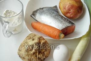Для приготовления рыбного супа с итальянскими клёцками понадобятся: форель, картофель, корень сельдерея, лук-порей, морковь, яйцо, мука и соль.