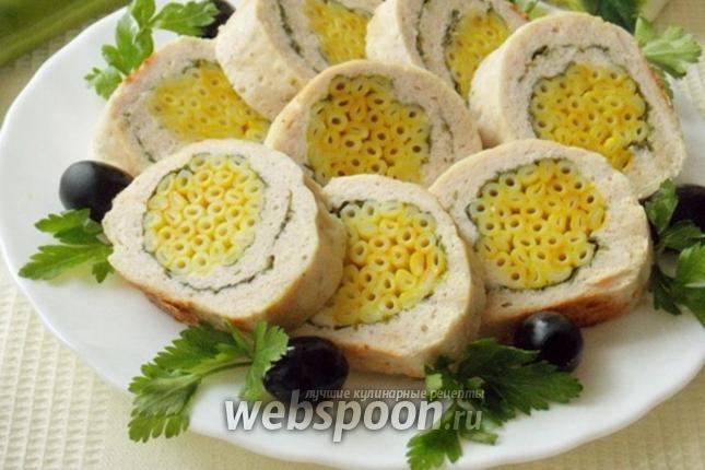 Фото Мясной рулет с начинкой из макарон