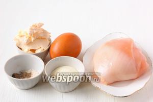 Для приготовления куриного суфле с плавленым сыром нам понадобится куриное филе, яйцо, манка, плавленый сыр типа «Янтарь», соль, перец.