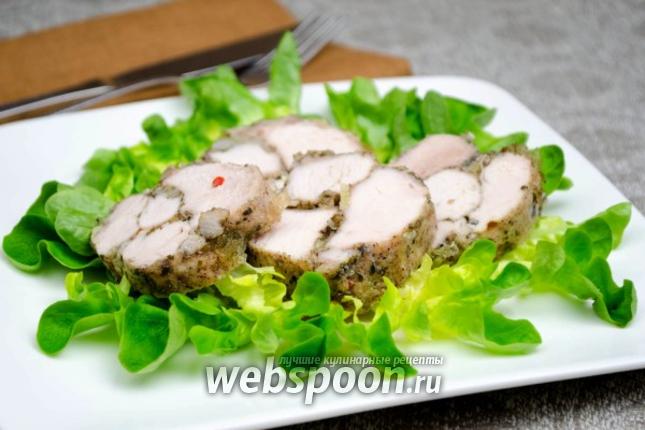 Фото Мясной рулет с чесноком и пряностями на пару