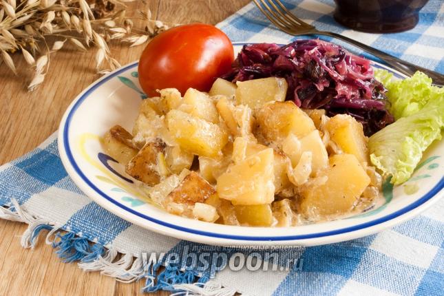 Фото Картофель с луком и сметаной