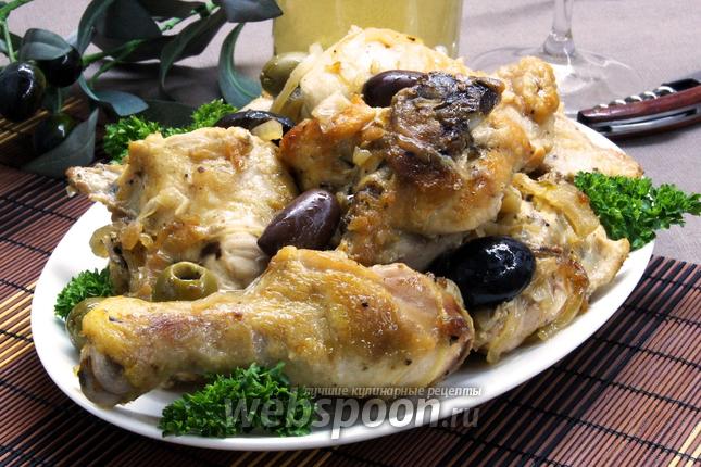 Фото Курица с луком, маслинами и белым вином