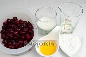 Для приготовления вишневого покрытия нужно взять замороженную вишню без косточек, воду, тёмный ром, сахар, картофельный крахмал.