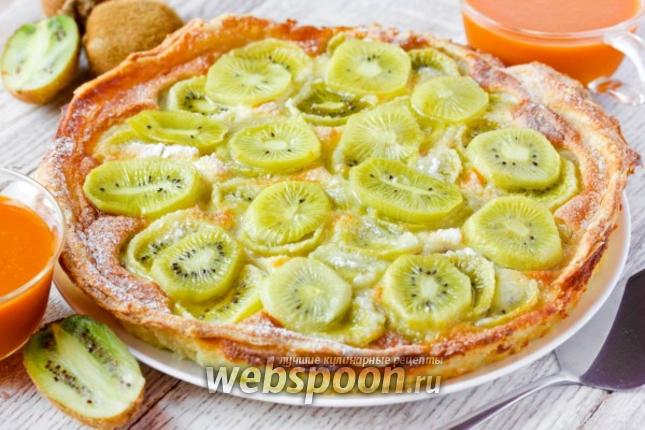 Фото Открытый пирог со сметанной заливкой и киви