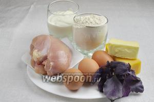 Чтобы приготовить сырный пирог, нужно взять: куриное филе, сливочное масло, яйца, сметану, твёрдый сыр, базилик, соль, орегано, паприку, разрыхлитель, муку.