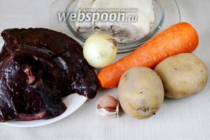 Для приготовления паштета возьмём печень говяжью, отварную жирную свинину или свиное сало (если берёте свежую свинину, то варить её вместе с остальными ингредиентами), лук, морковь, картофель, чеснок.