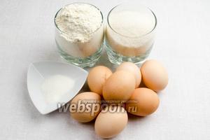 Чтобы приготовить торт к чаю, нужно взять для теста: яйца, сахар, муку 1 ст. с горкой, ванилин; для крема яйца, сахар, масло, лимоны.