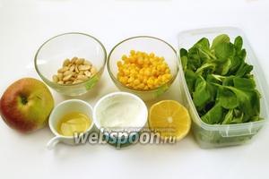 Для приготовления салата нам понадобится салат корн, консервированная кукуруза, яблоко, миндаль или другие орехи, мягкий творожный сыр, арахисовое масло, лимон, перец.
